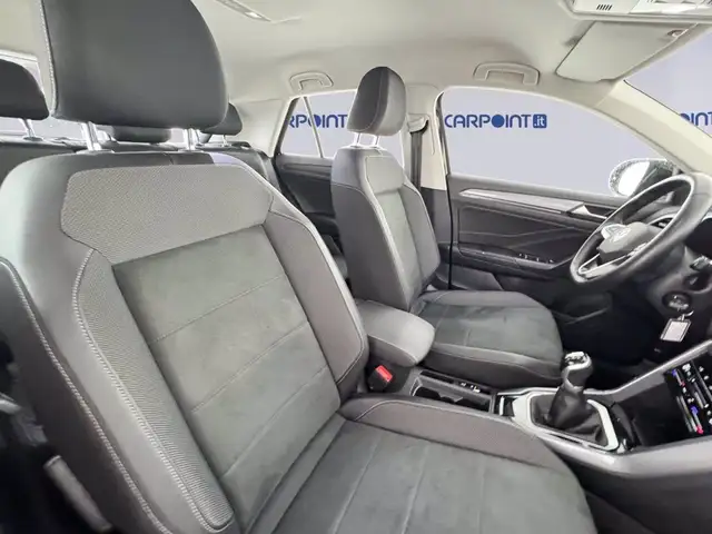 Volkswagen T-Roc view 9