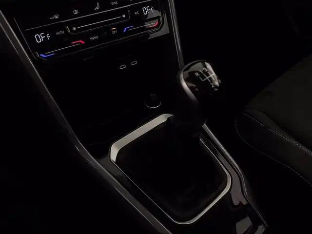 Volkswagen T-Roc view 26