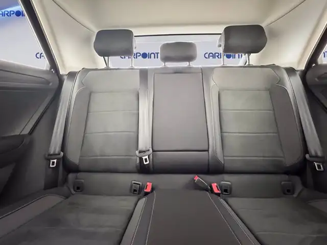 Volkswagen T-Roc view 11