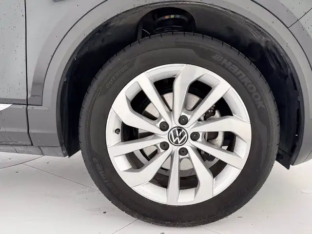 Volkswagen T-Roc view 16