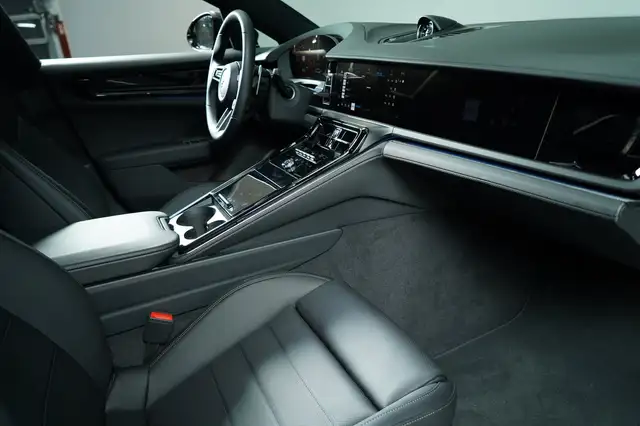 Porsche Panamera 4 E-Hybrid Ansicht 19
