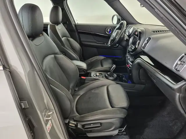 Mini Cooper Cooper view 10