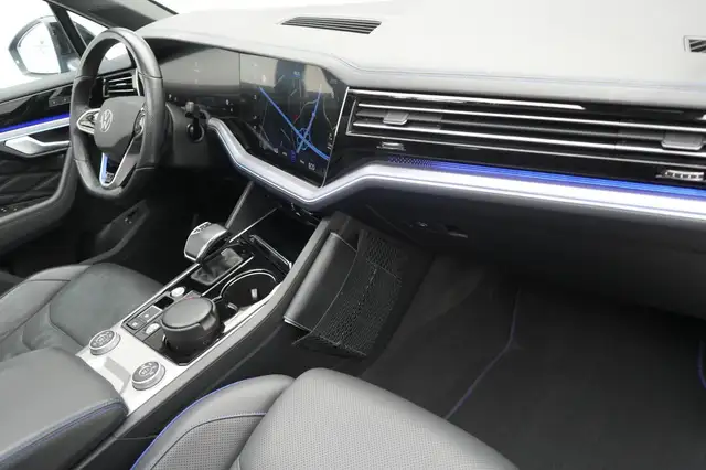Volkswagen Touareg view 7
