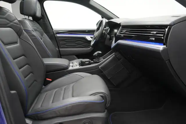 Volkswagen Touareg view 6