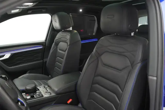 Volkswagen Touareg view 11