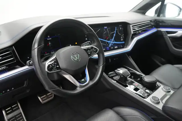 Volkswagen Touareg view 14