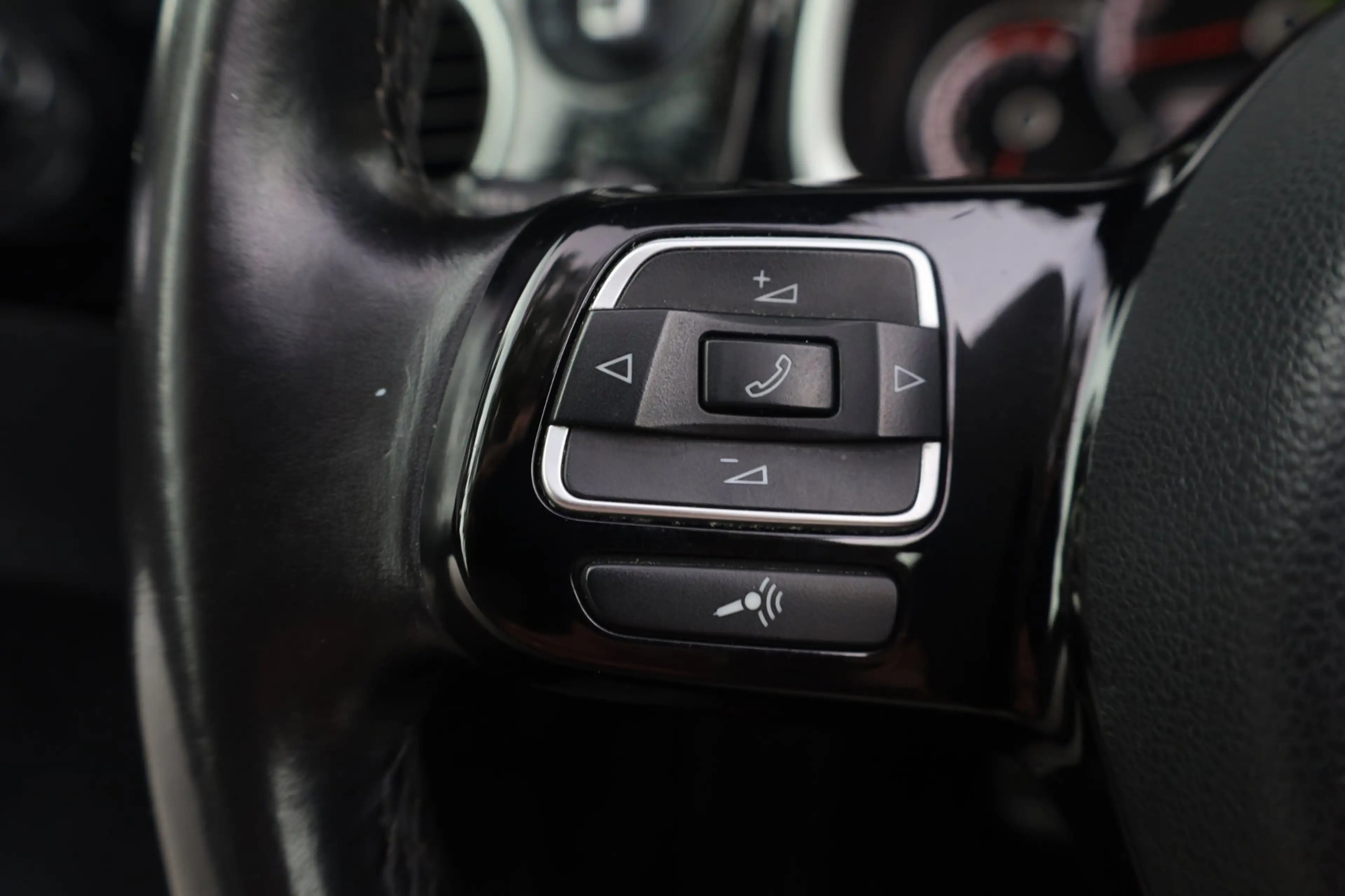 Volkswagen Beetle Cabriolet 1.4 TSI Sport BlueMotion DSG. | Xenon/Le — photo 20