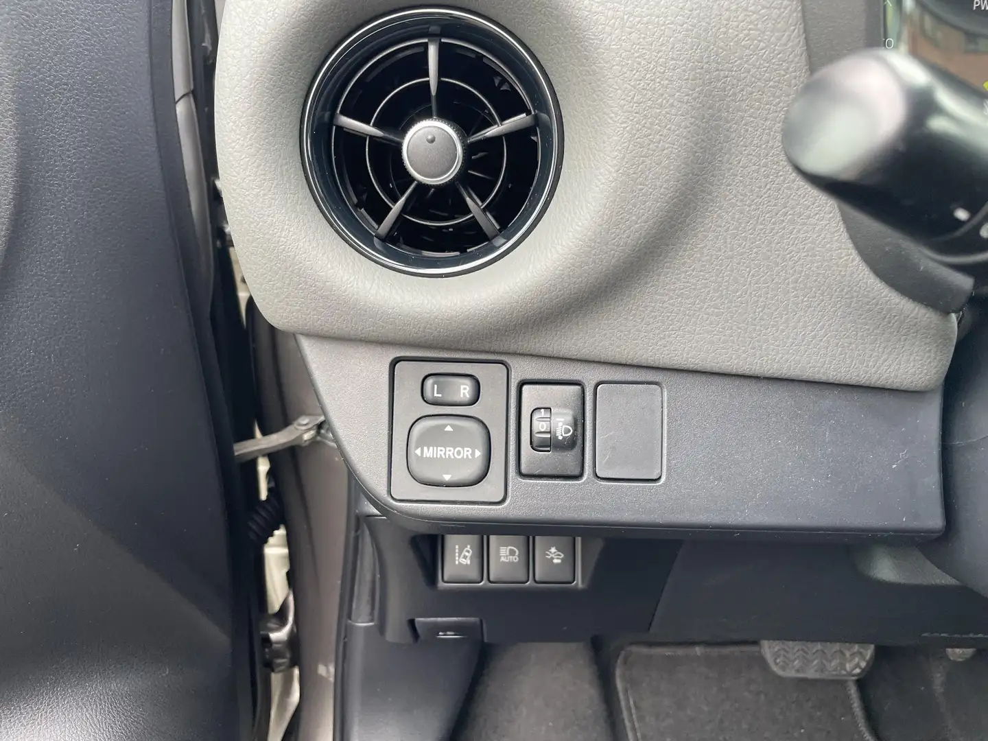 Toyota Yaris 1.5 Hybrid Energy |  Navigatie | 54.000 KM | Gris - 2