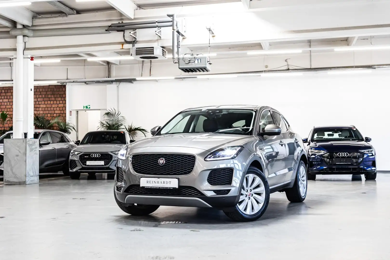 Jaguar E-Pace D180 AWD 17Z./LEDER/14-WEGE-SITZE/SHZ/LED Silber - 1