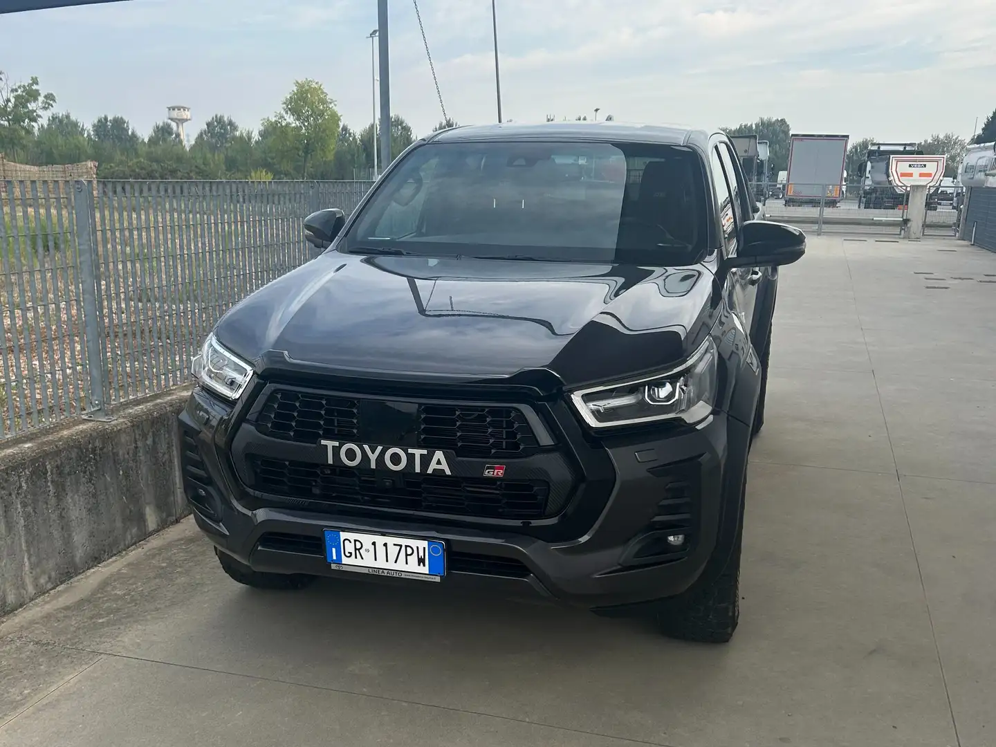 Toyota Hilux Hilux 2.8 d double cab GR Sport 4wd auto Gris - 1