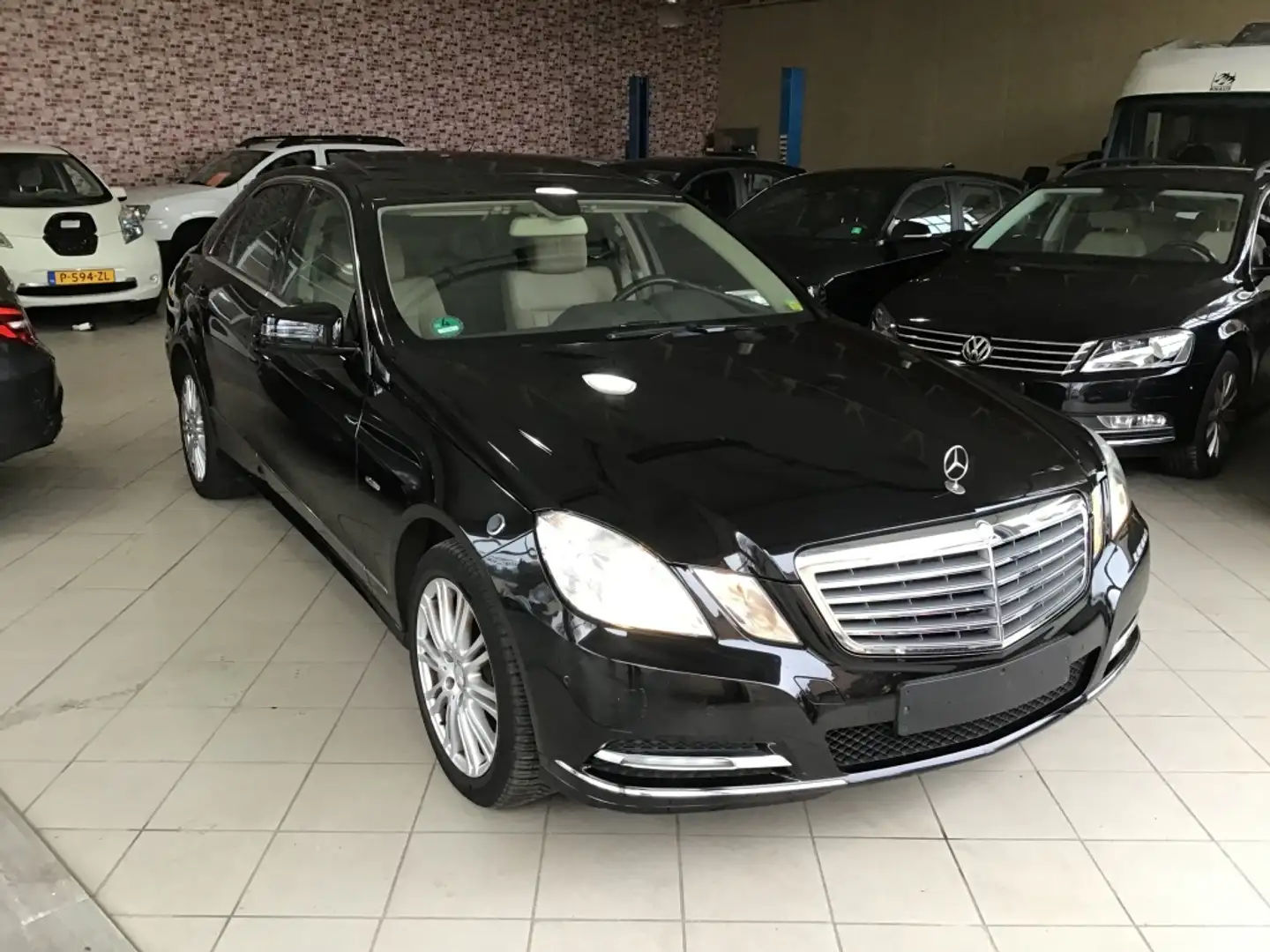 Mercedes-Benz E 350 4M. Avantgarde Černá - 1