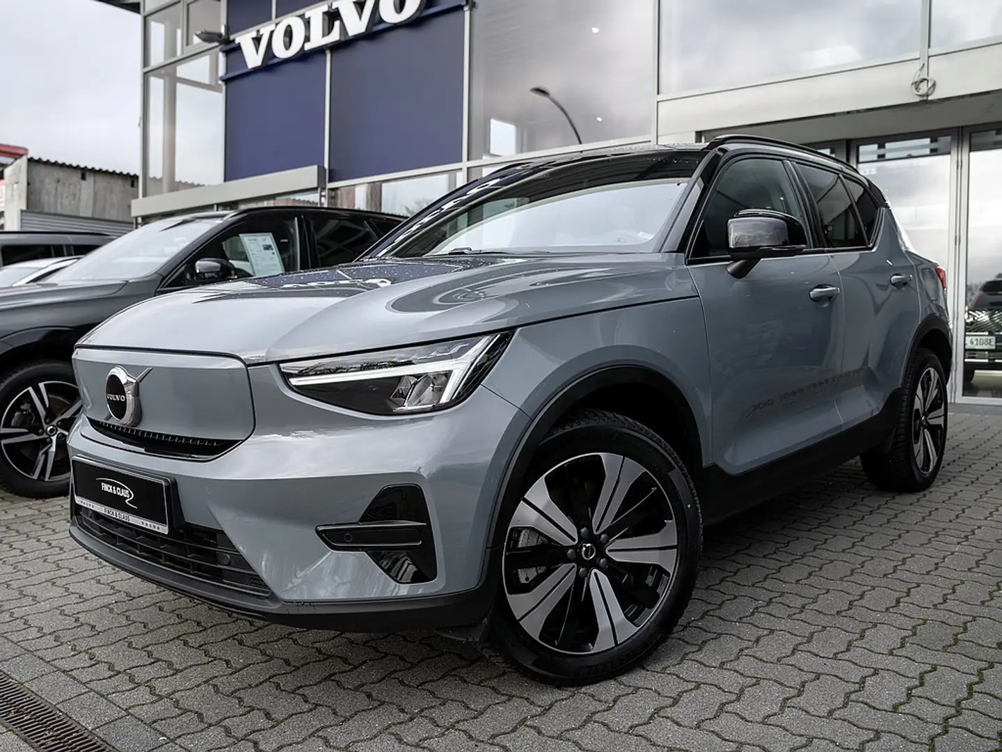Volvo XC40 Recharge Core Grau - 1