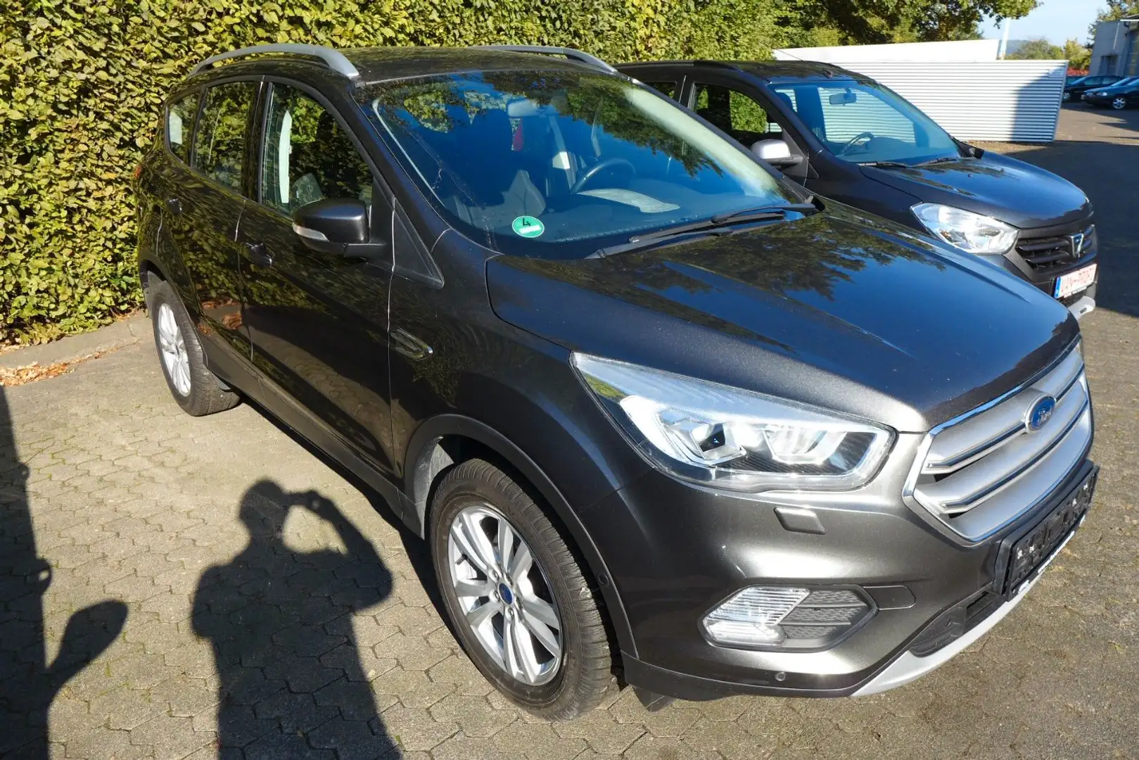 Ford Kuga Cool & Connect Grau - 2