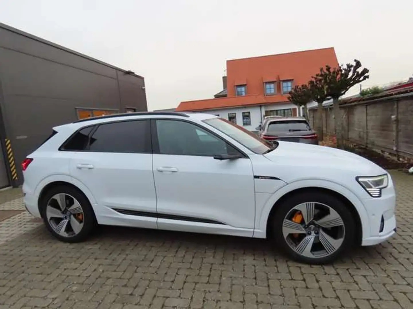 Audi e-tron E-Tron 95 kWh 55 Sportrback Quattro S line Weiß - 2