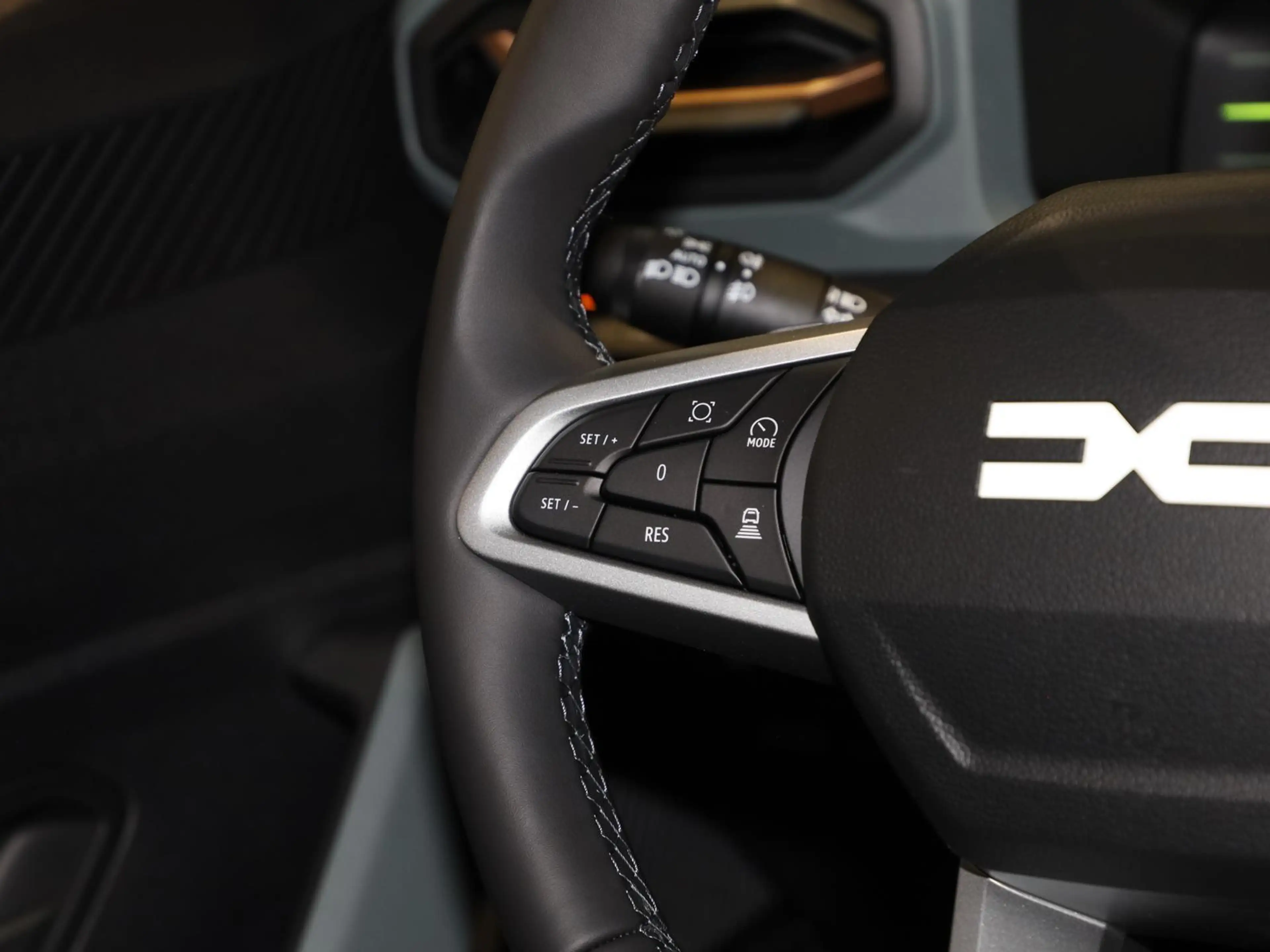 Dacia Duster Extreme hybrid-G 150 4x4 NAVI SHZ PDC LHZ — photo 7