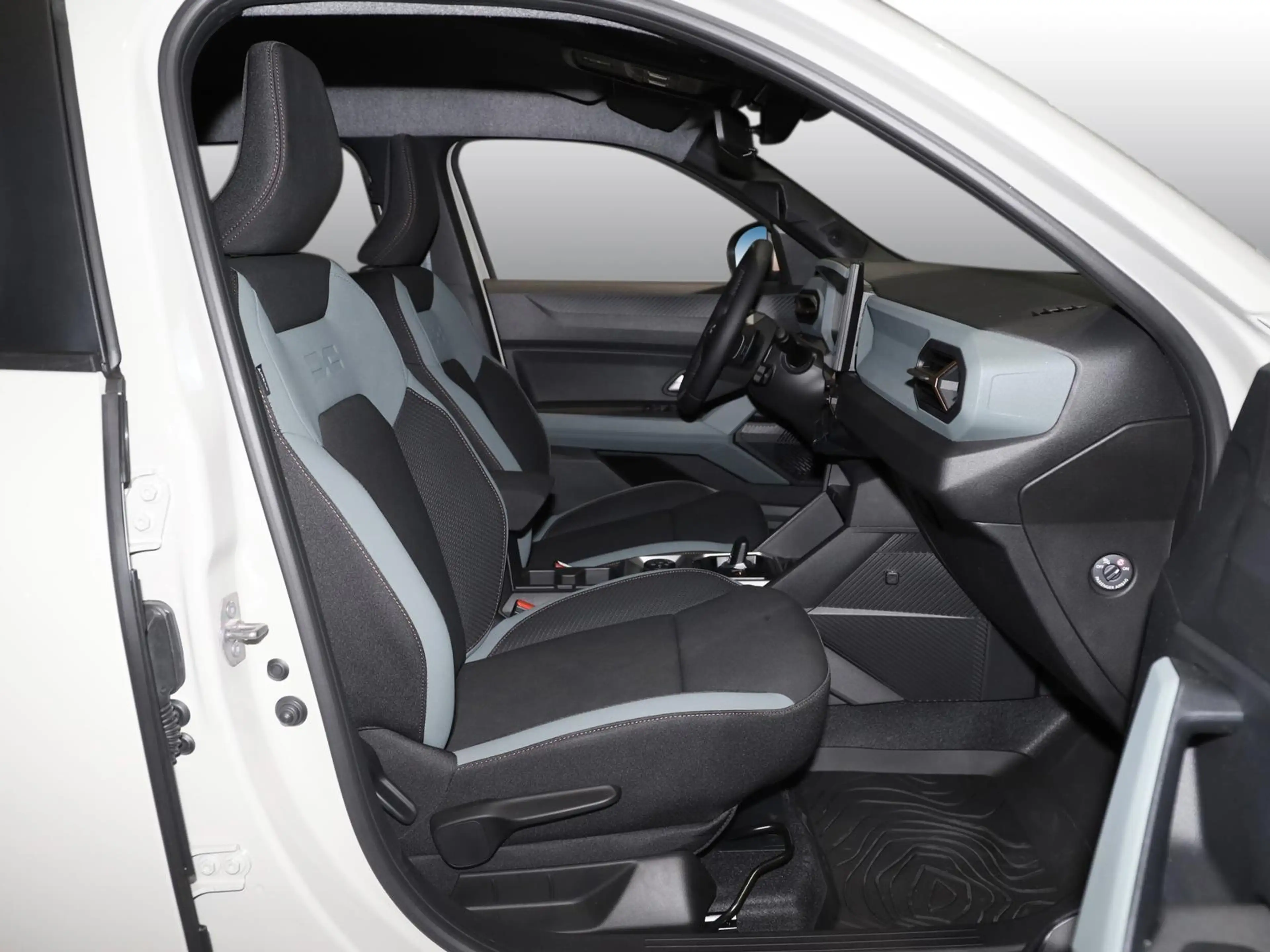 Dacia Duster Extreme hybrid-G 150 4x4 NAVI SHZ PDC LHZ — photo 3
