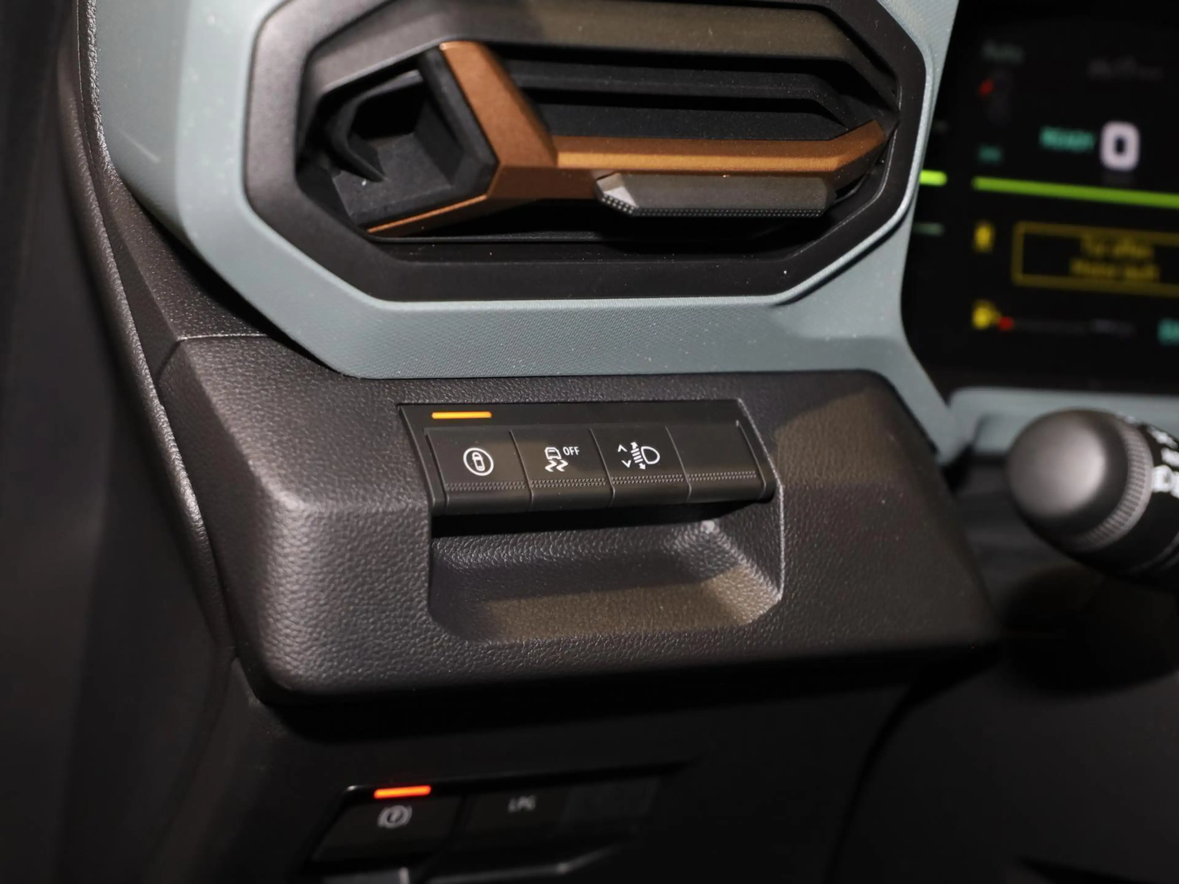 Dacia Duster Extreme hybrid-G 150 4x4 NAVI SHZ PDC LHZ — photo 14