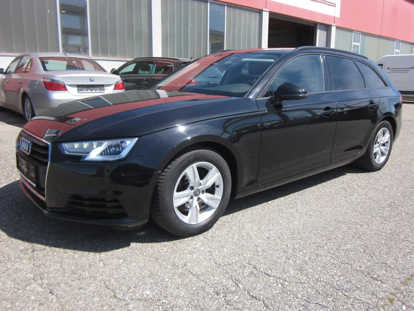 Audi A4 Avant 2,0 TDI Sport Zwart - 1