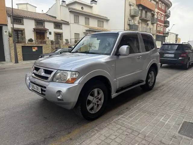 Mitsubishi Montero 3.2 DI-D GLX