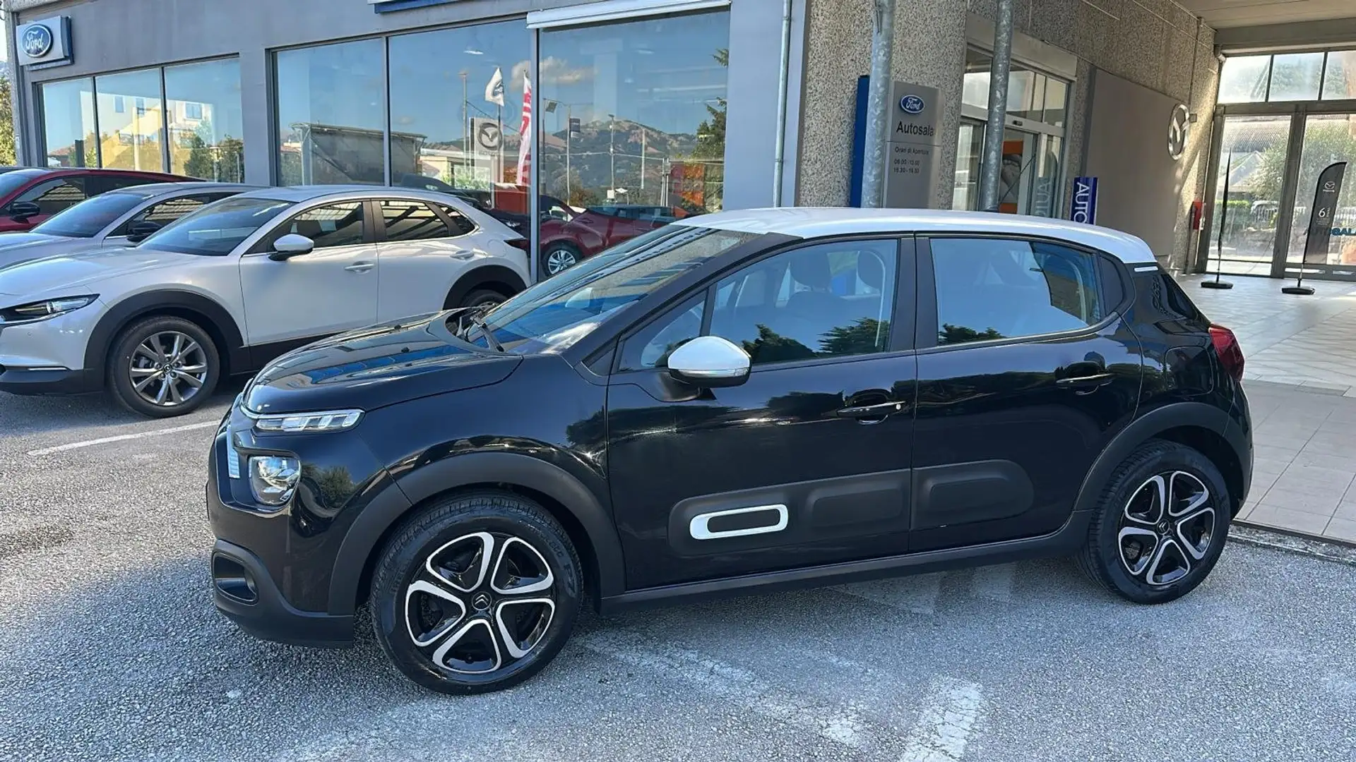 Citroen C3 C3 III 2017 1.2 puretech Shine s benzina Nero - 2