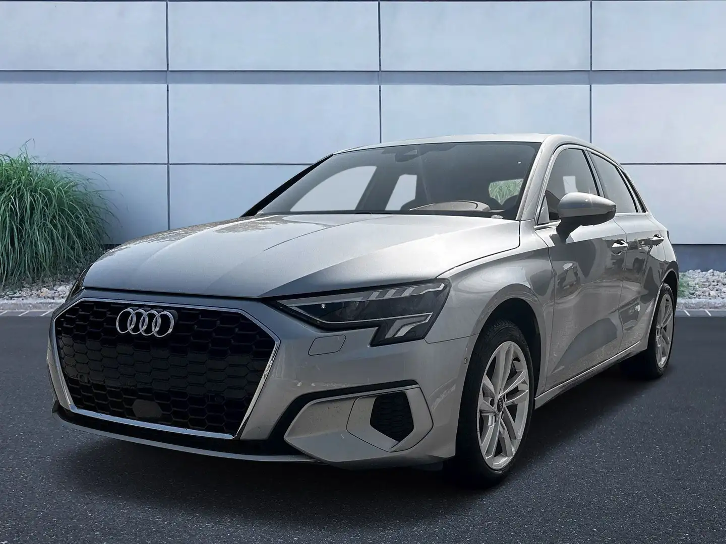 Audi A3 Advanced 30 TFSI S tronic Silber - 1
