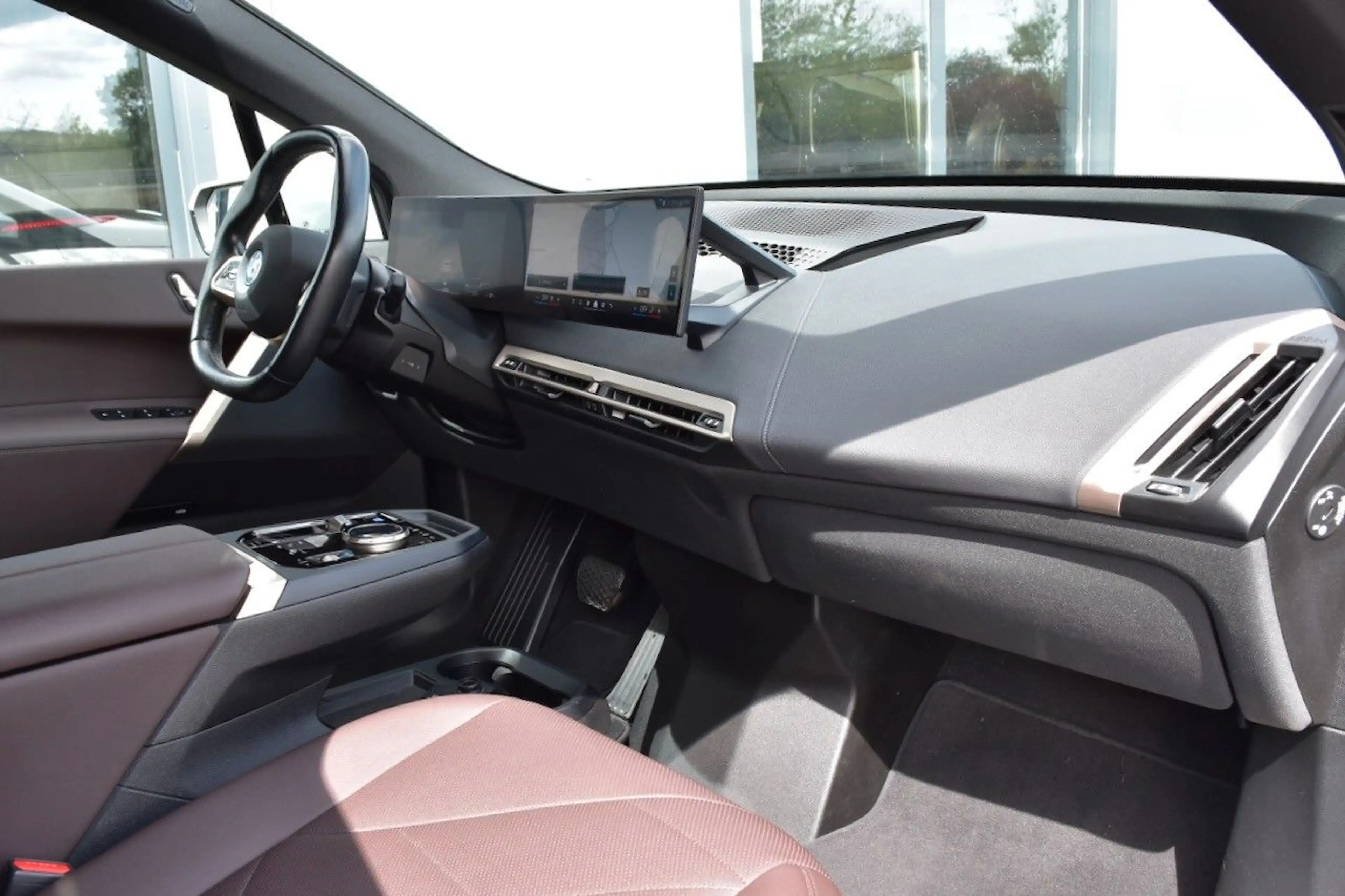 BMW iX xDRIVE40 SPORT SKYLOUNGE PRO-DRIVE H&K 1.HAND — photo 11