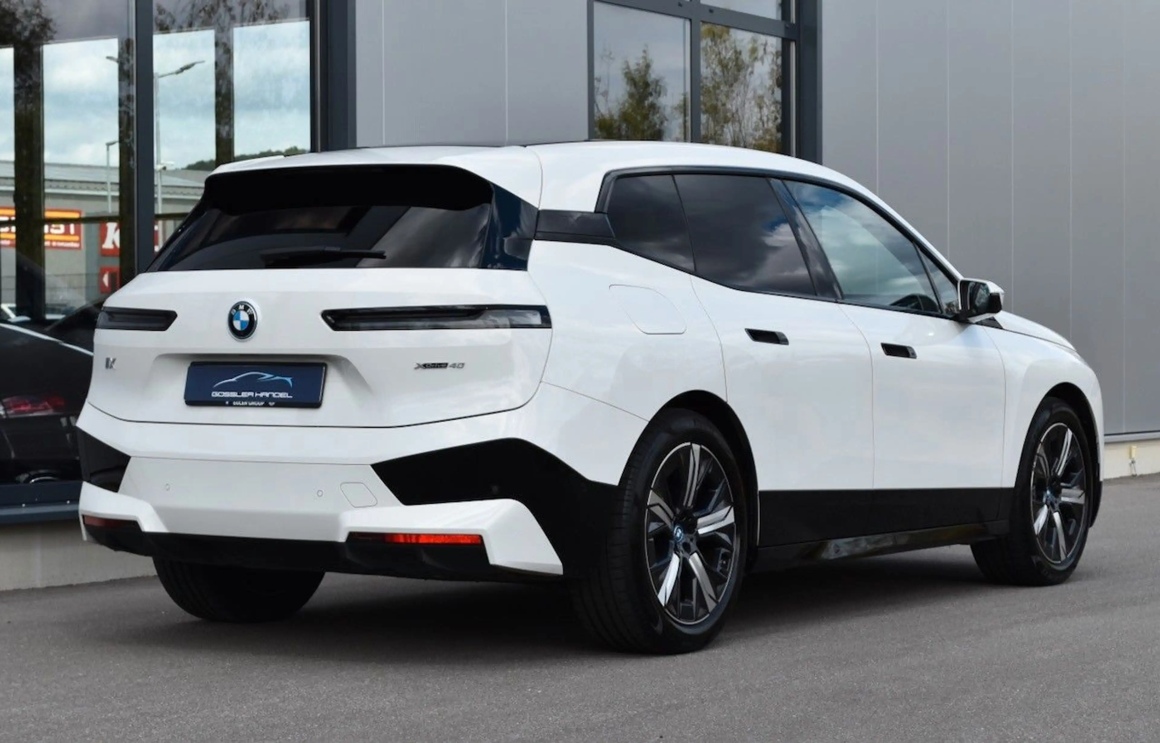 BMW iX xDRIVE40 SPORT SKYLOUNGE PRO-DRIVE H&K 1.HAND — photo 10