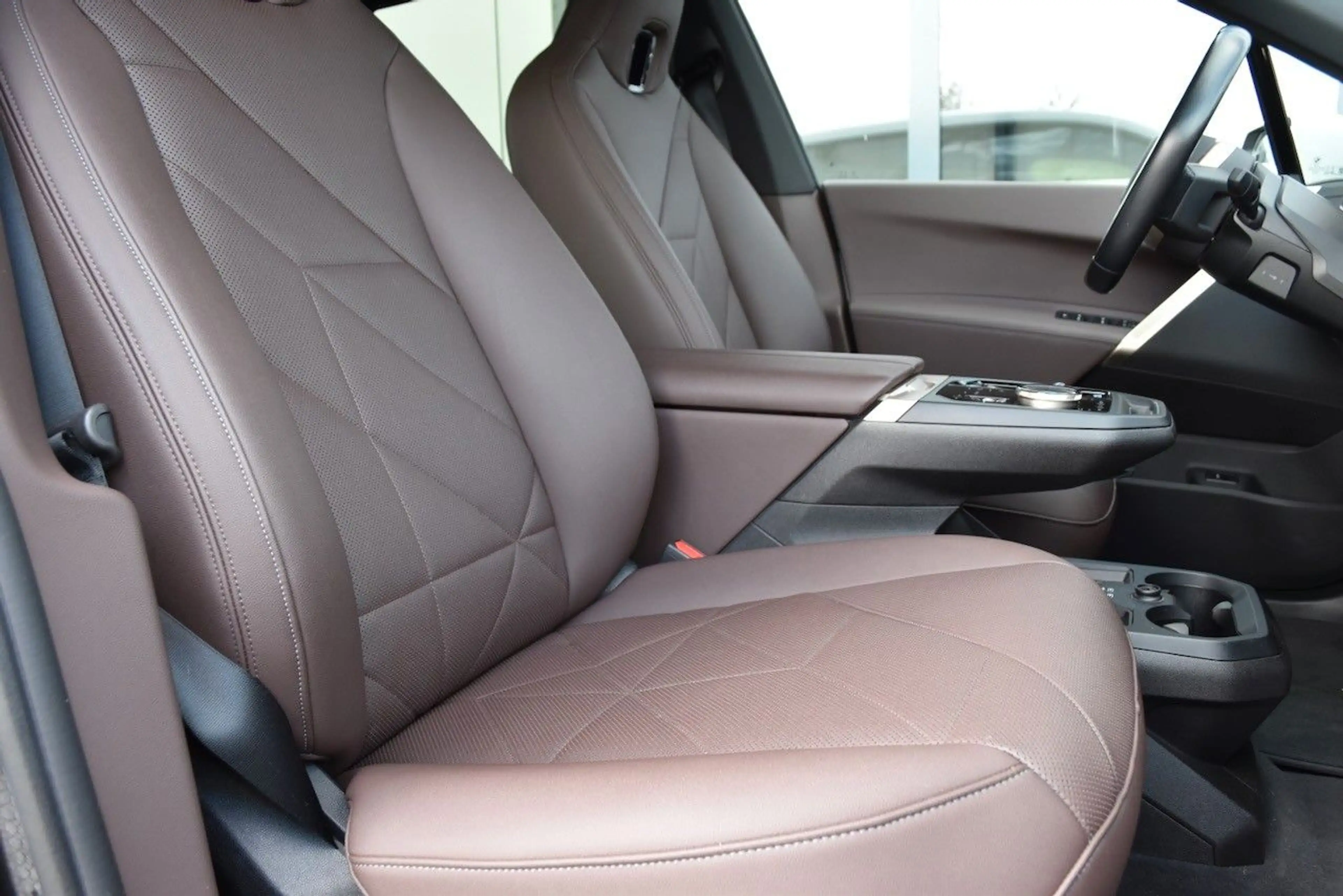 BMW iX xDRIVE40 SPORT SKYLOUNGE PRO-DRIVE H&K 1.HAND — photo 5
