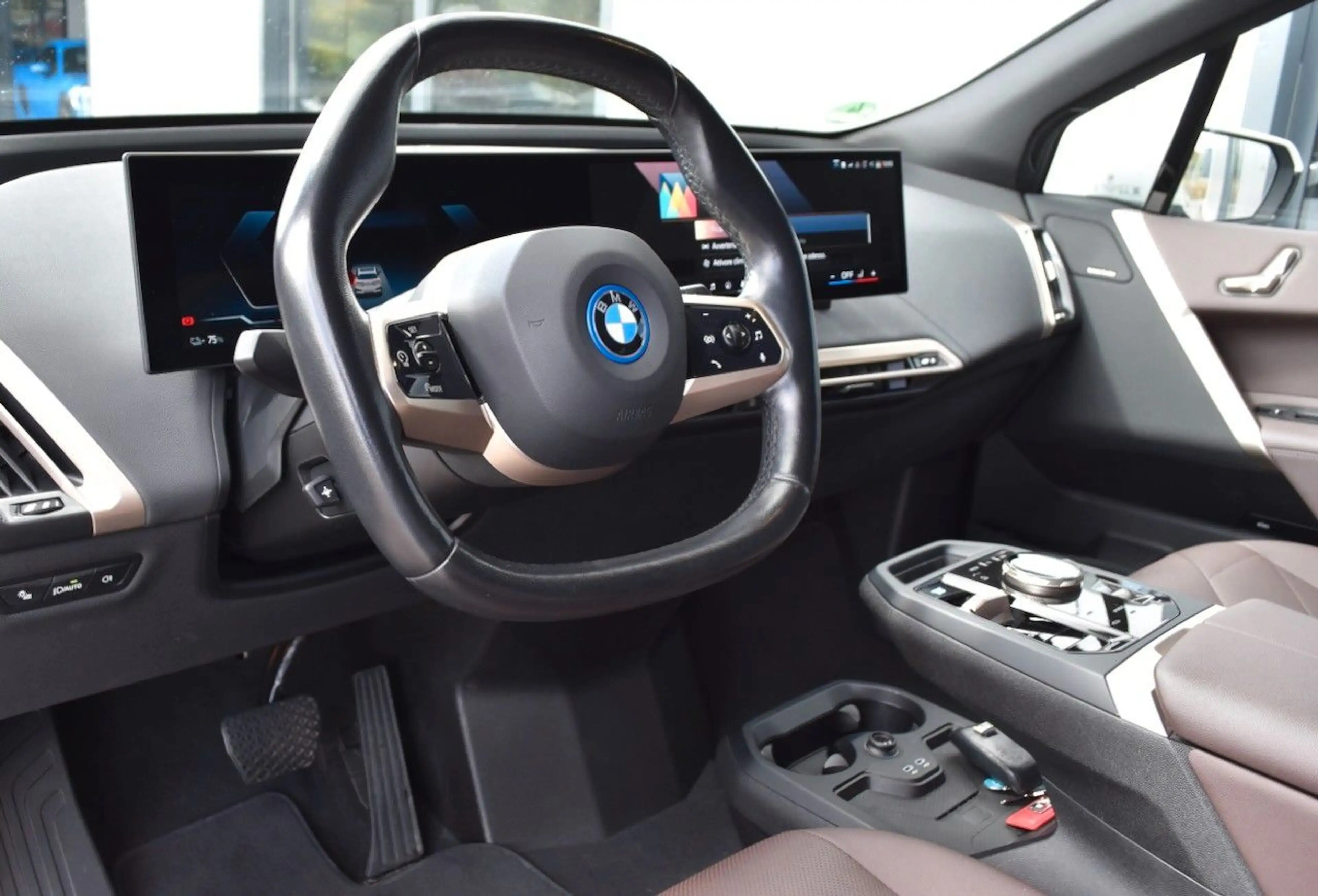 BMW iX xDRIVE40 SPORT SKYLOUNGE PRO-DRIVE H&K 1.HAND — photo 7