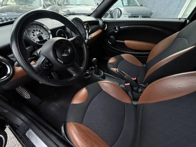 Mini Hatch view 8