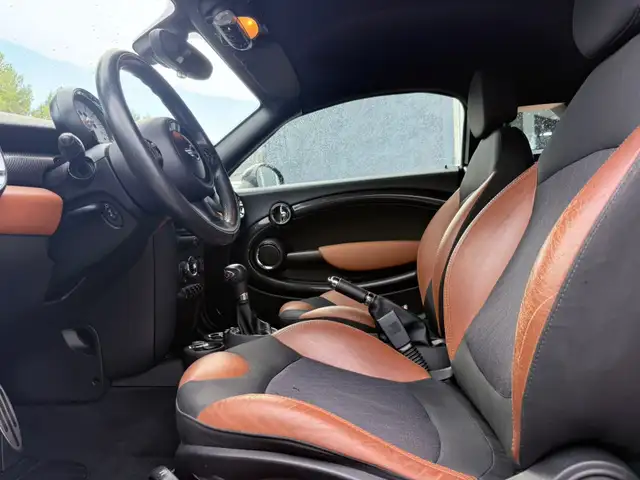 Mini Hatch view 9