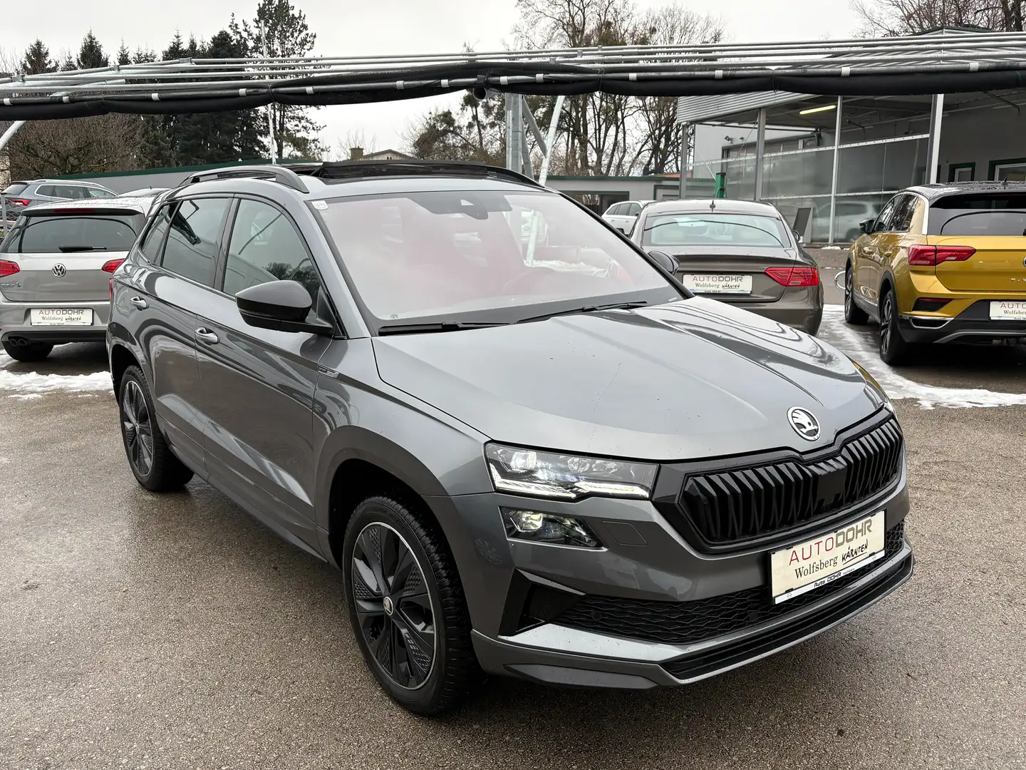 Skoda Karoq 1,5 TSI ACT DSG Sportline **Hub-Schiebedach** Grau - 2