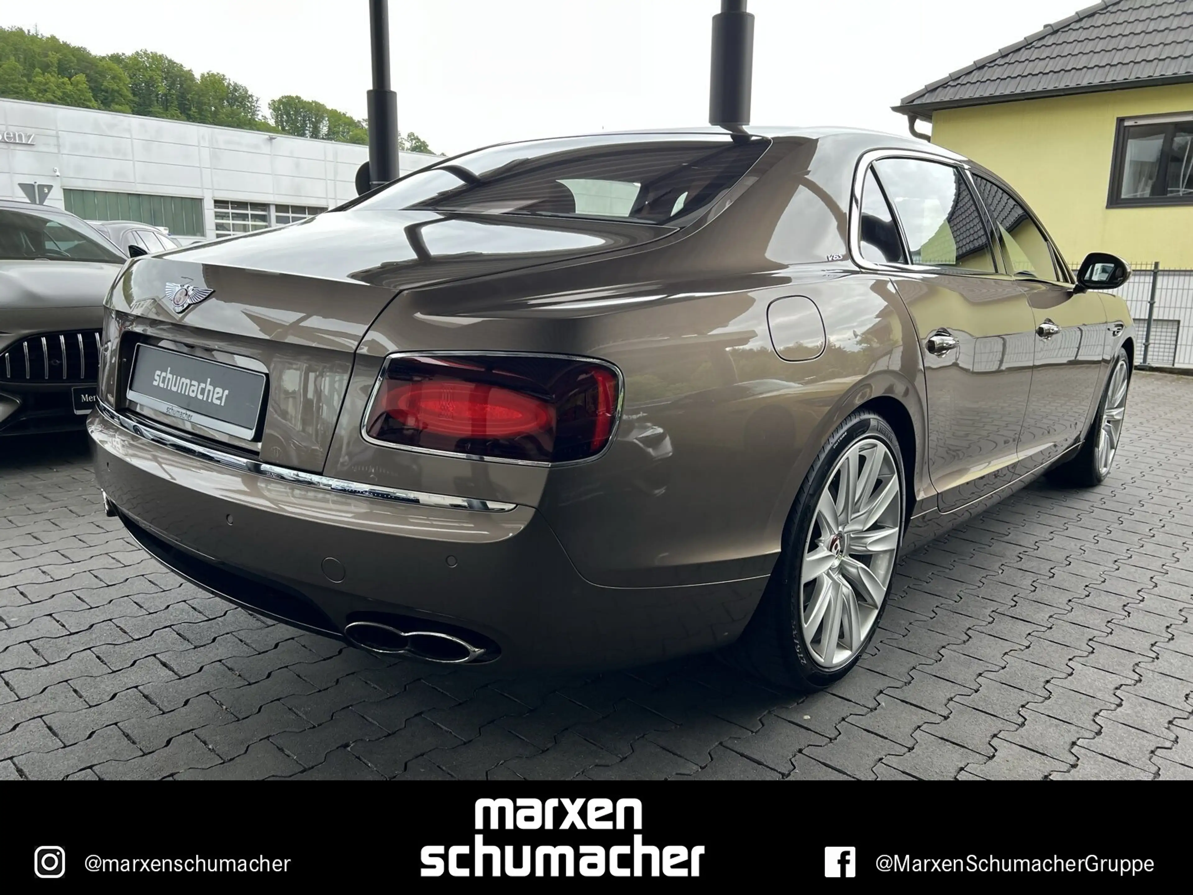 Bentley Flying Spur Flying Spur V8 S 4WHEEL Massage+CruiseControl+4W — photo 4