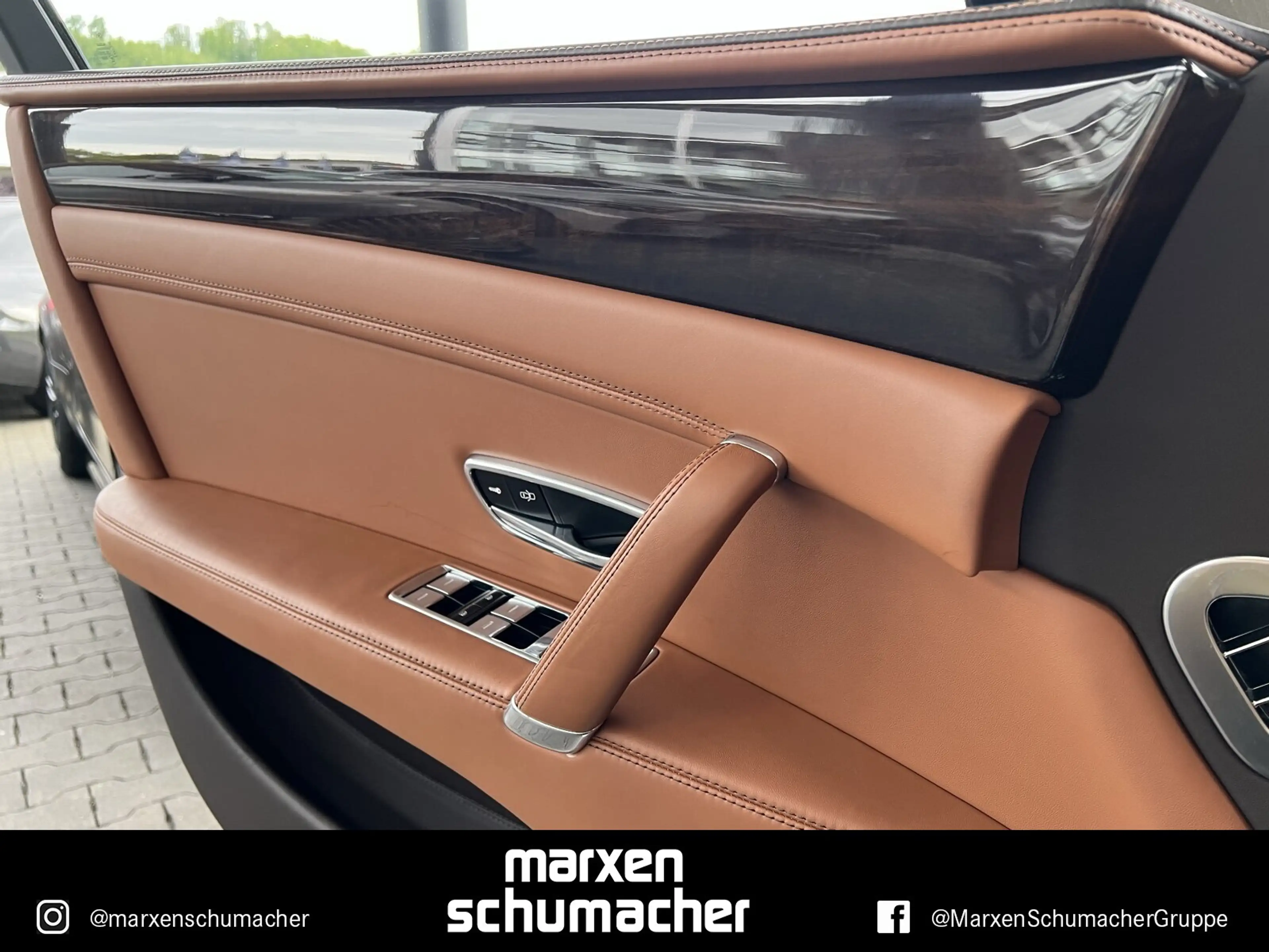 Bentley Flying Spur Flying Spur V8 S 4WHEEL Massage+CruiseControl+4W — photo 8
