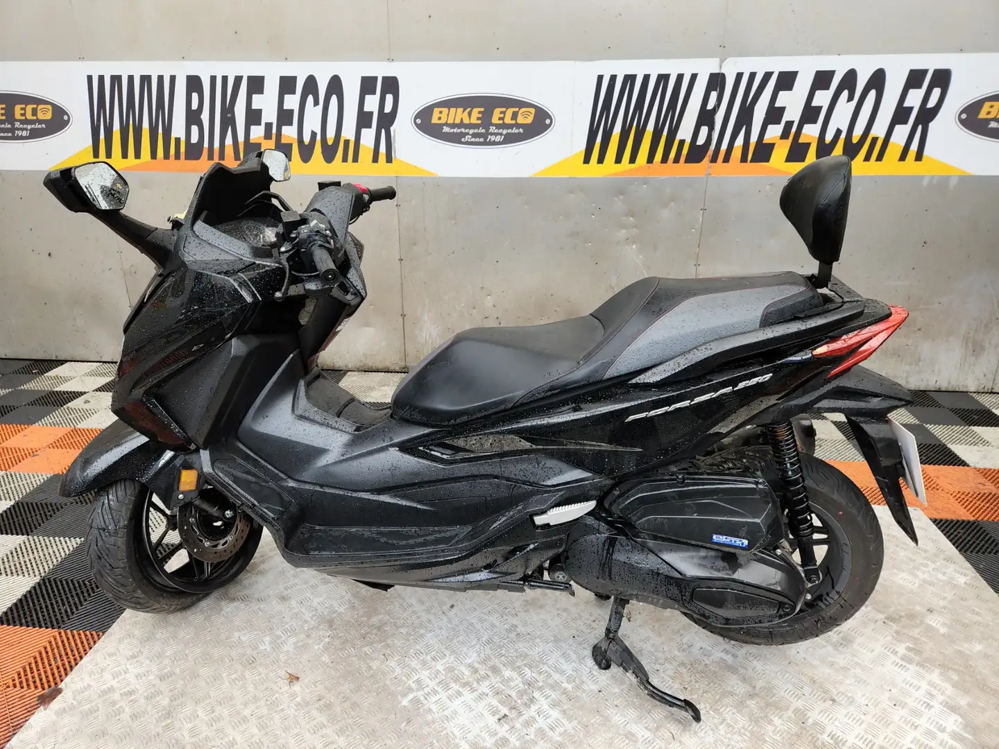 Honda Forza 350 Negro - 2