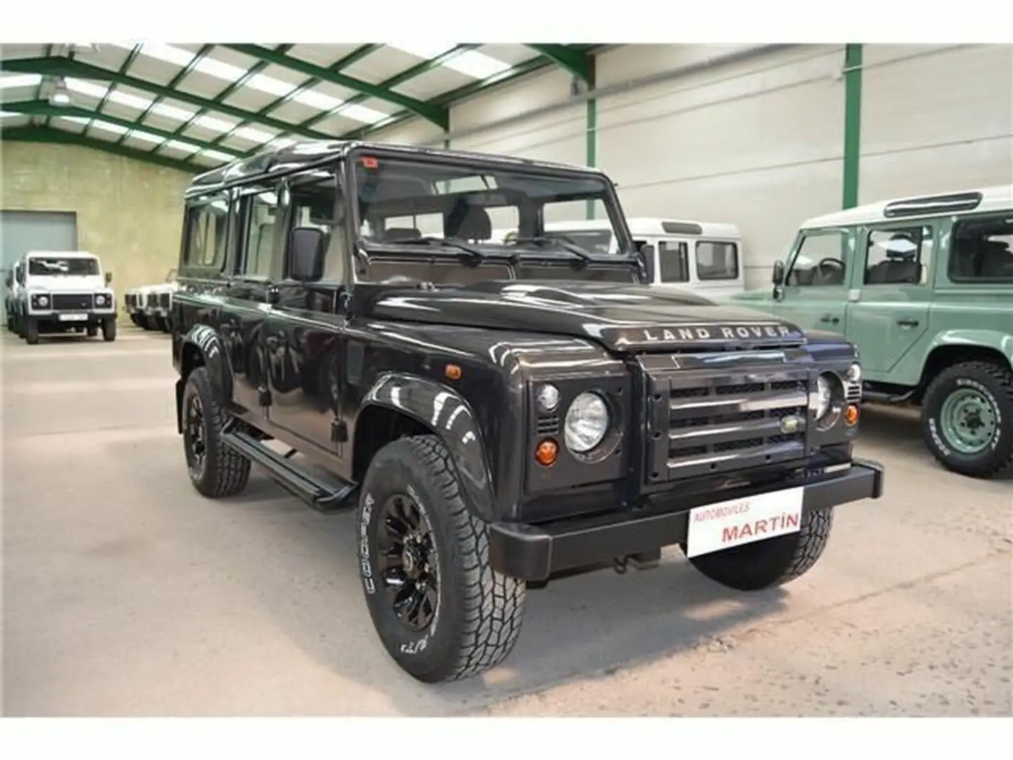Land Rover Defender 110 SW E Gris - 2