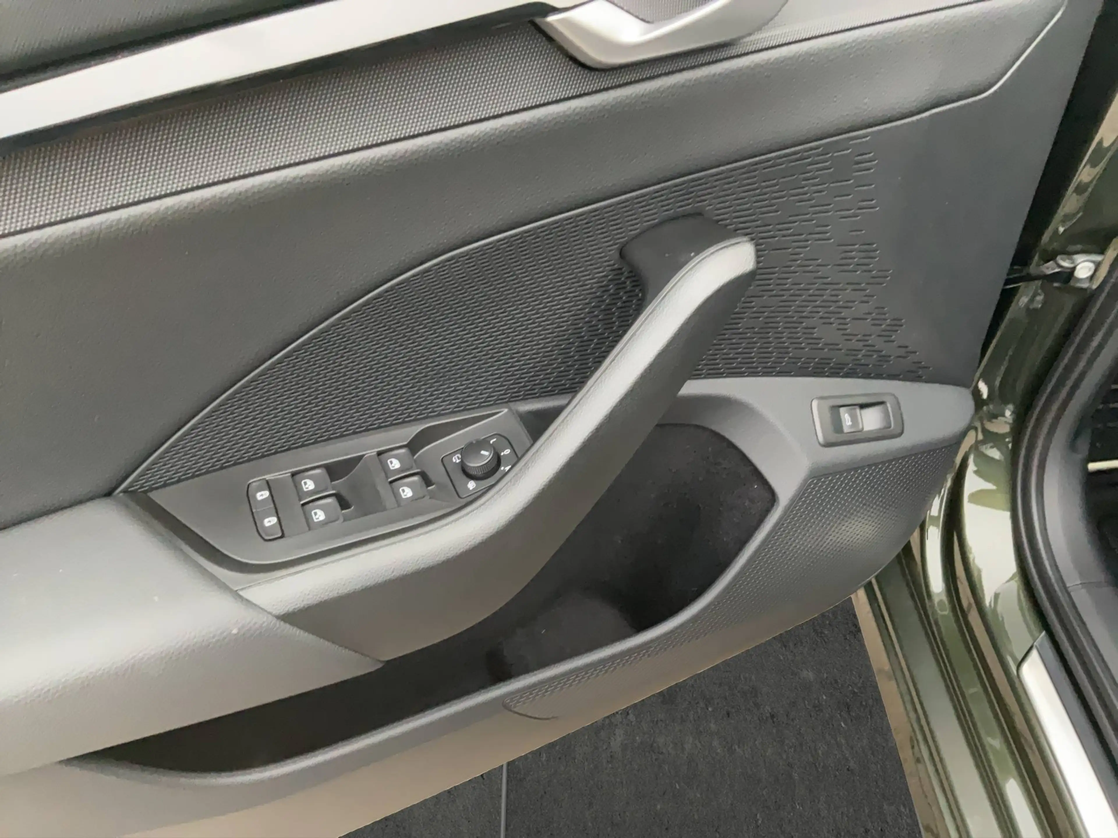 Skoda Octavia Combi Sportline 30 Jahre 1,5 TSI mHEV 110 kW 7-Gang-DSG — photo 11