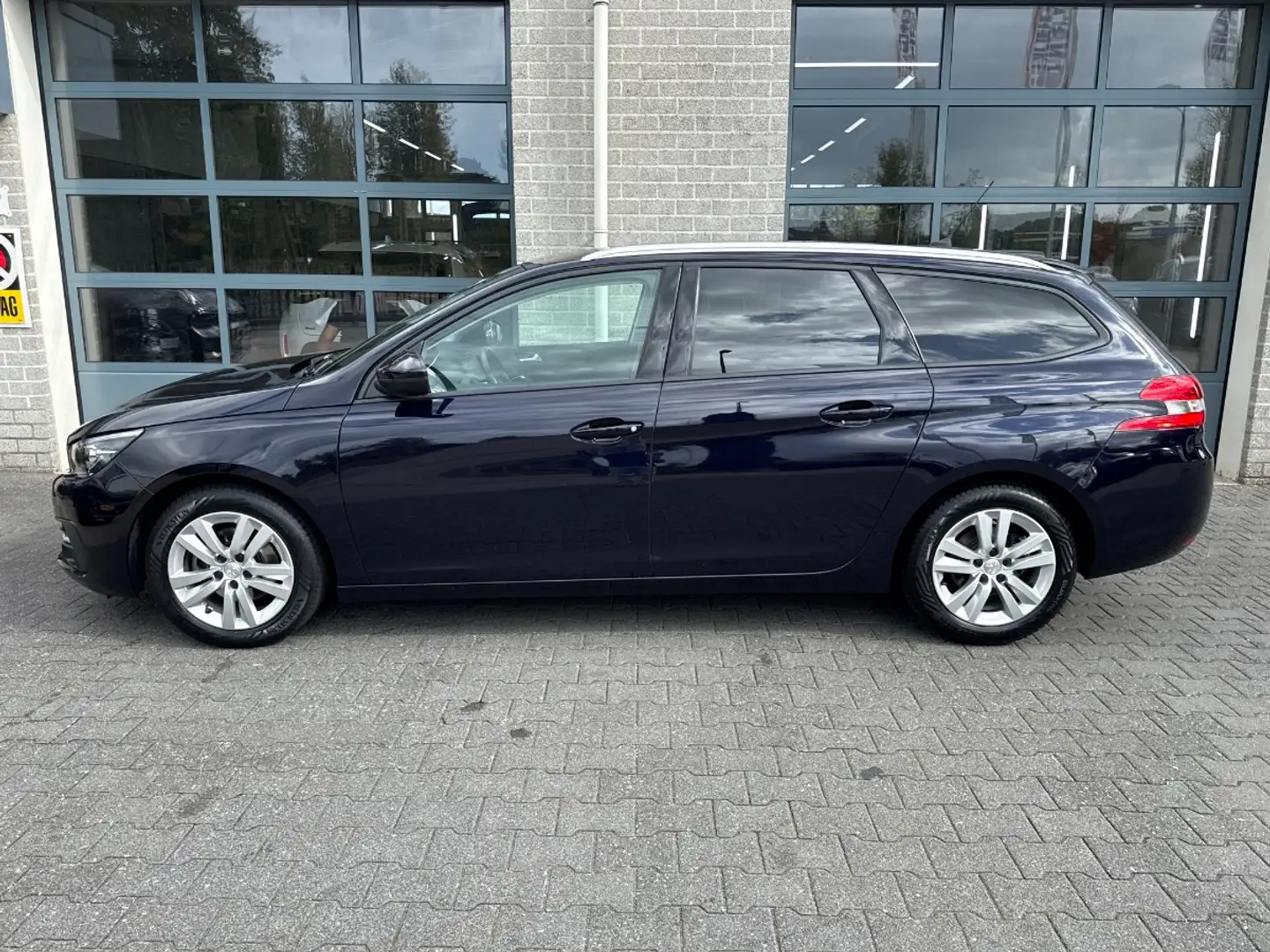 Peugeot 308 SW 1.2 PureTech Blue Lease Executive | PANORAMADAK Blauw - 2
