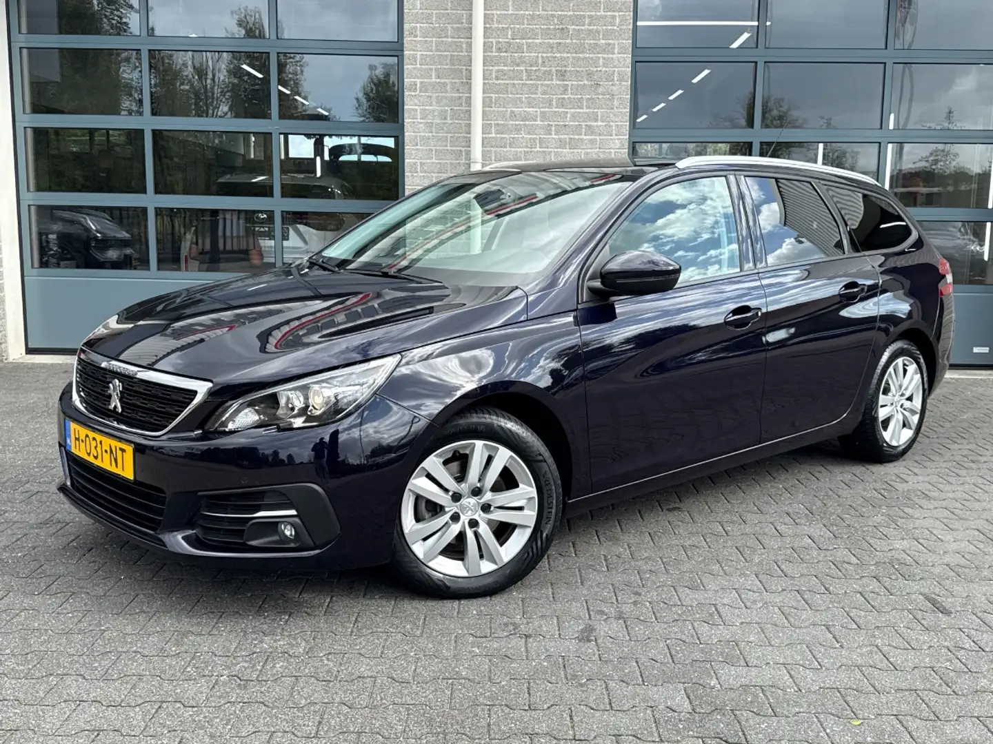 Peugeot 308 SW 1.2 PureTech Blue Lease Executive | PANORAMADAK Blauw - 1