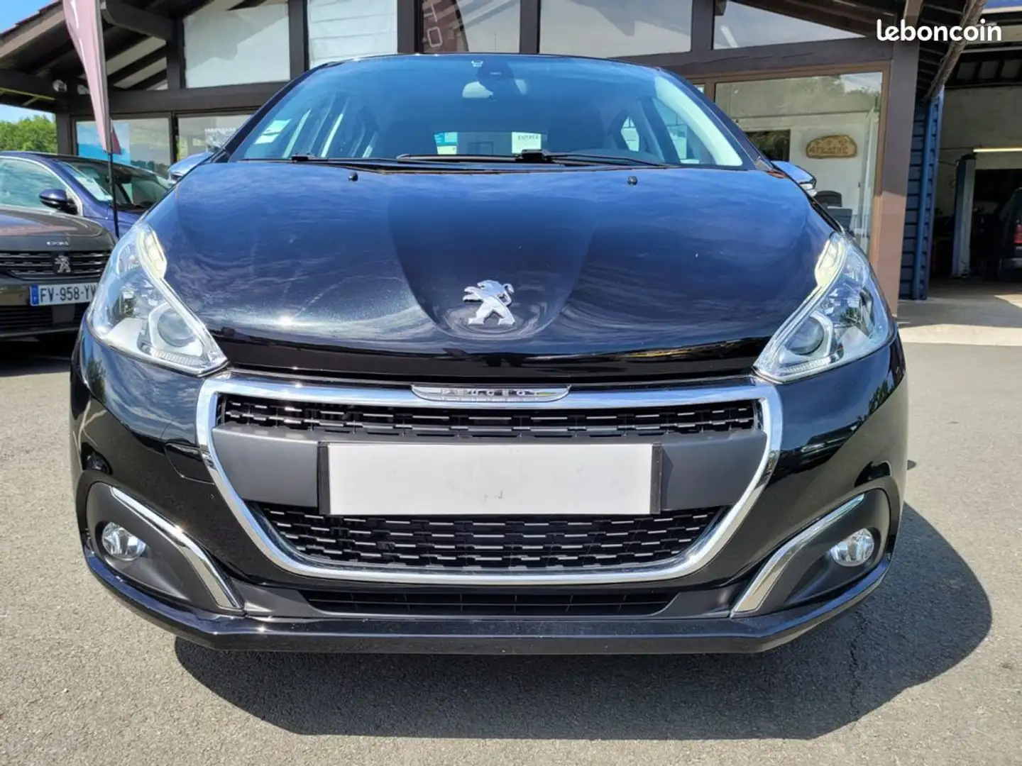 Peugeot 208 1.2 PureTech 110 Allure Negro - 2
