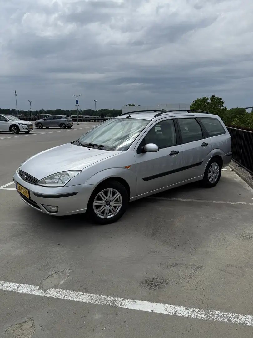 Ford Focus 1.6-16V Futura Šedá - 1