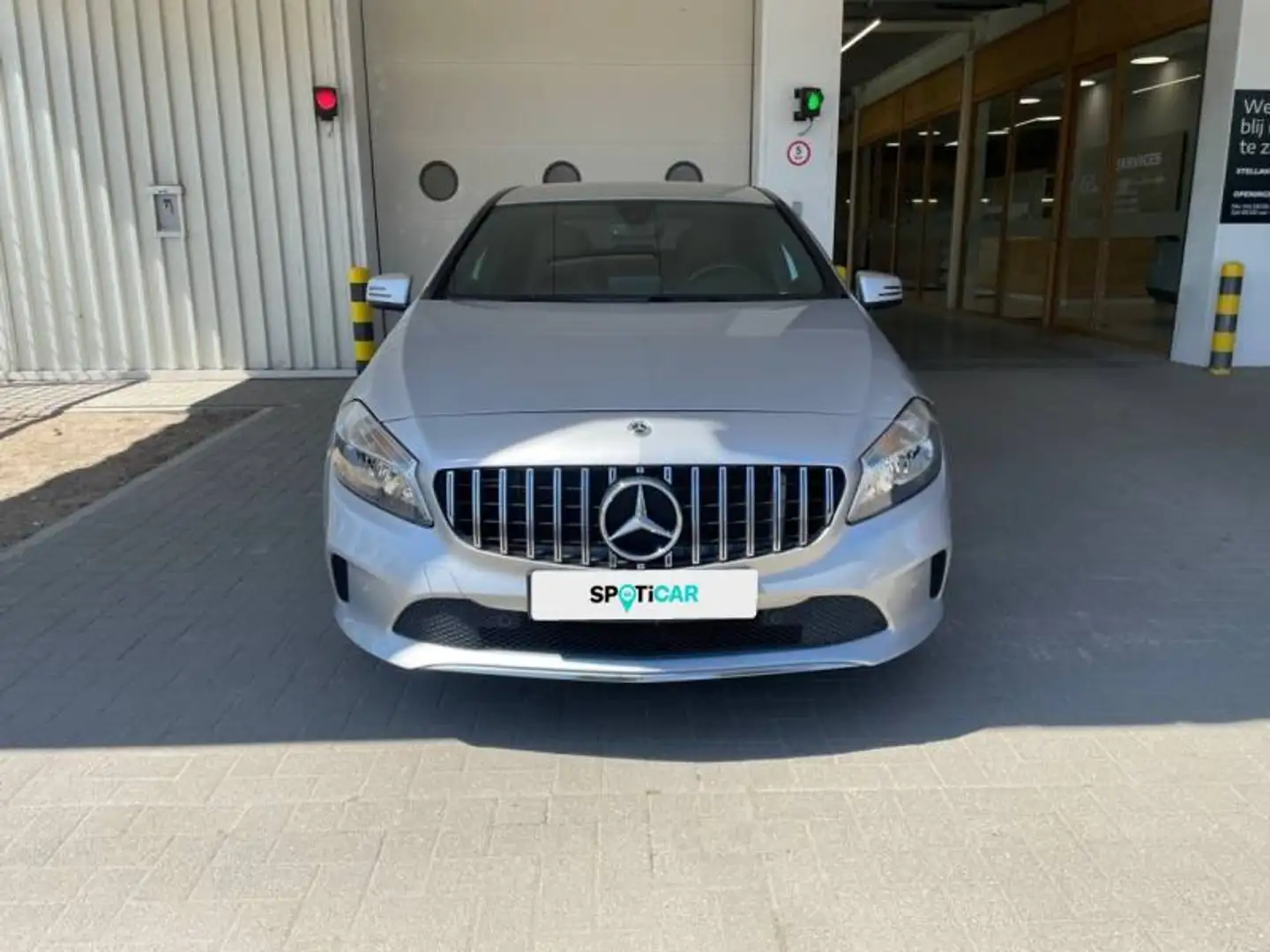 Autres A-Classe 3 A 180 BlueEFFICIENCY Edition Gris - 2