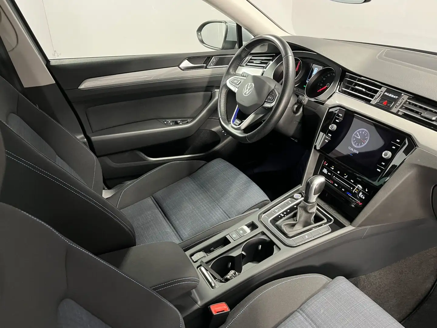 Volkswagen Passat Variant GTE 1,4 TSI PHEV DSG ***ACC | Matrix-LED*** Silber - 2