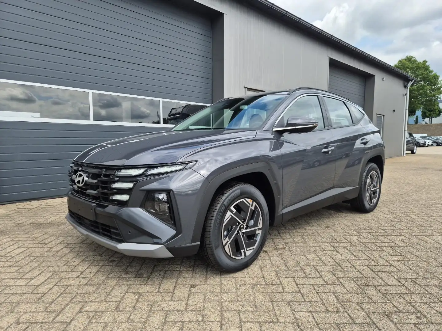 Hyundai TUCSON 1.6 T-GDI 160PS Sitzheizung Lenkradheizung Klimaau Gris - 1