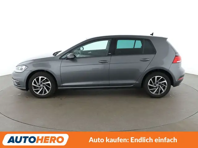 Volkswagen Golf view 3