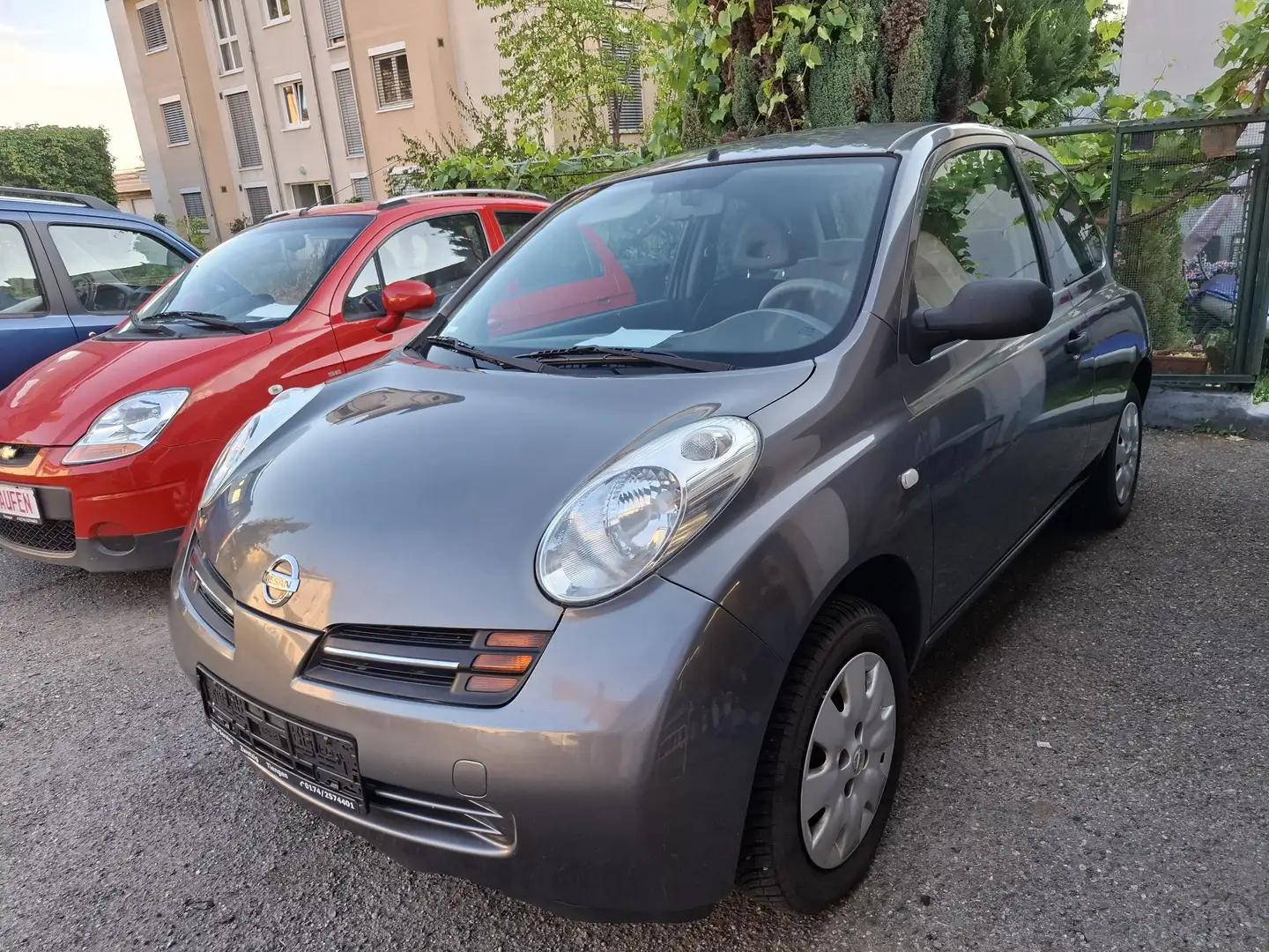 Nissan Micra 65PS,.aus zweite Hand, beim Kauf TÜV neu Grau - 1