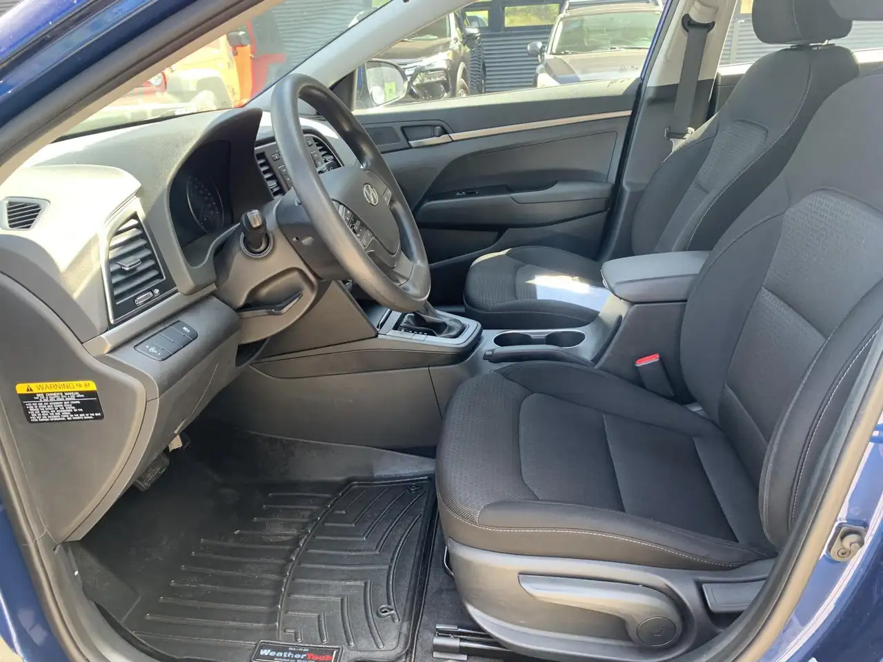 Hyundai ELANTRA photo Hyundai ELANTRA