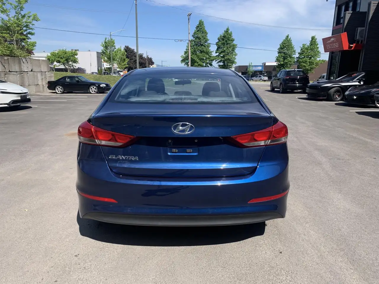 Hyundai ELANTRA photo Hyundai ELANTRA