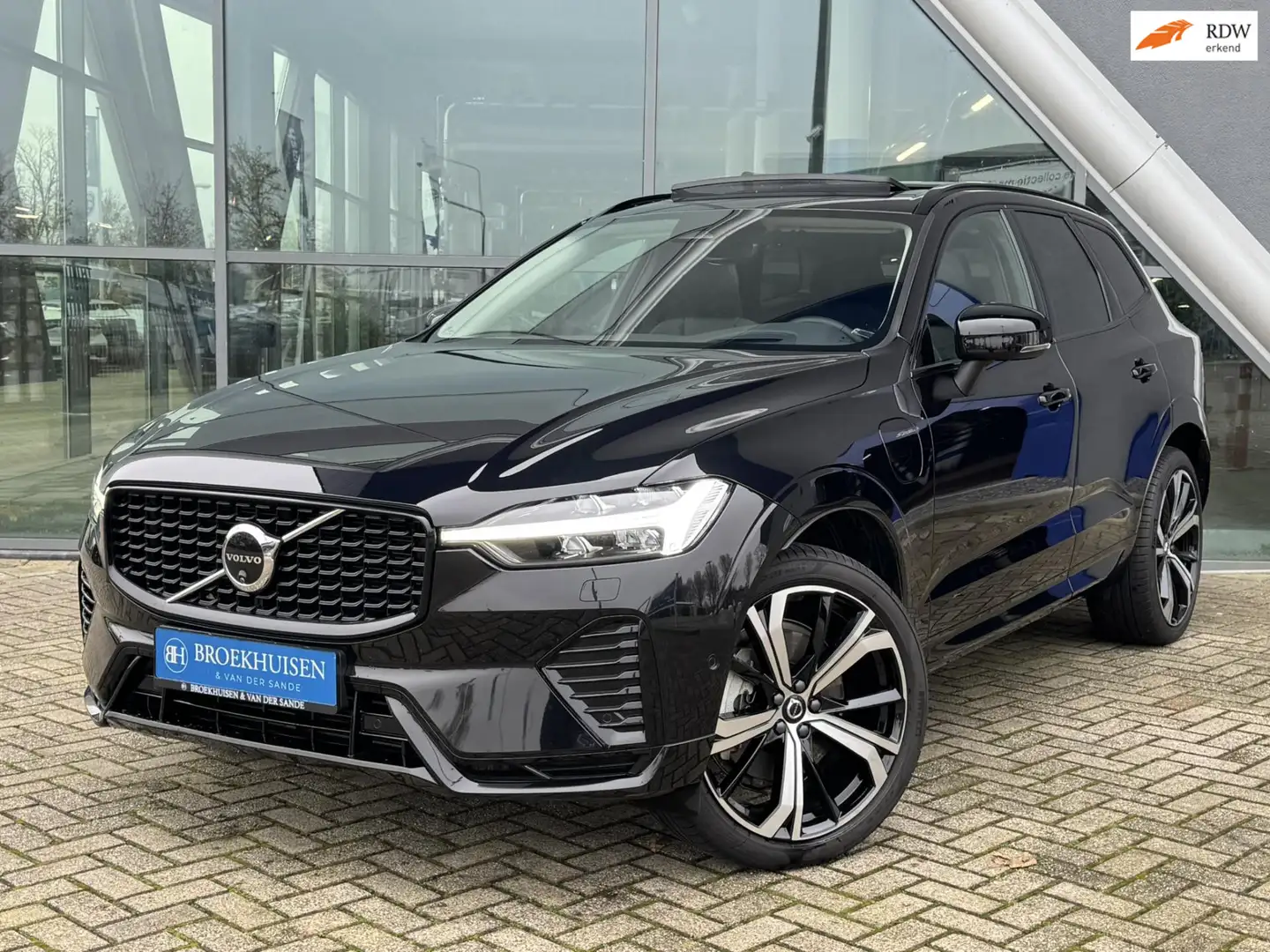 Volvo XC60 2.0 T8 Plug-in hybrid AWD Plus Black Edition 455pk Zwart - 1