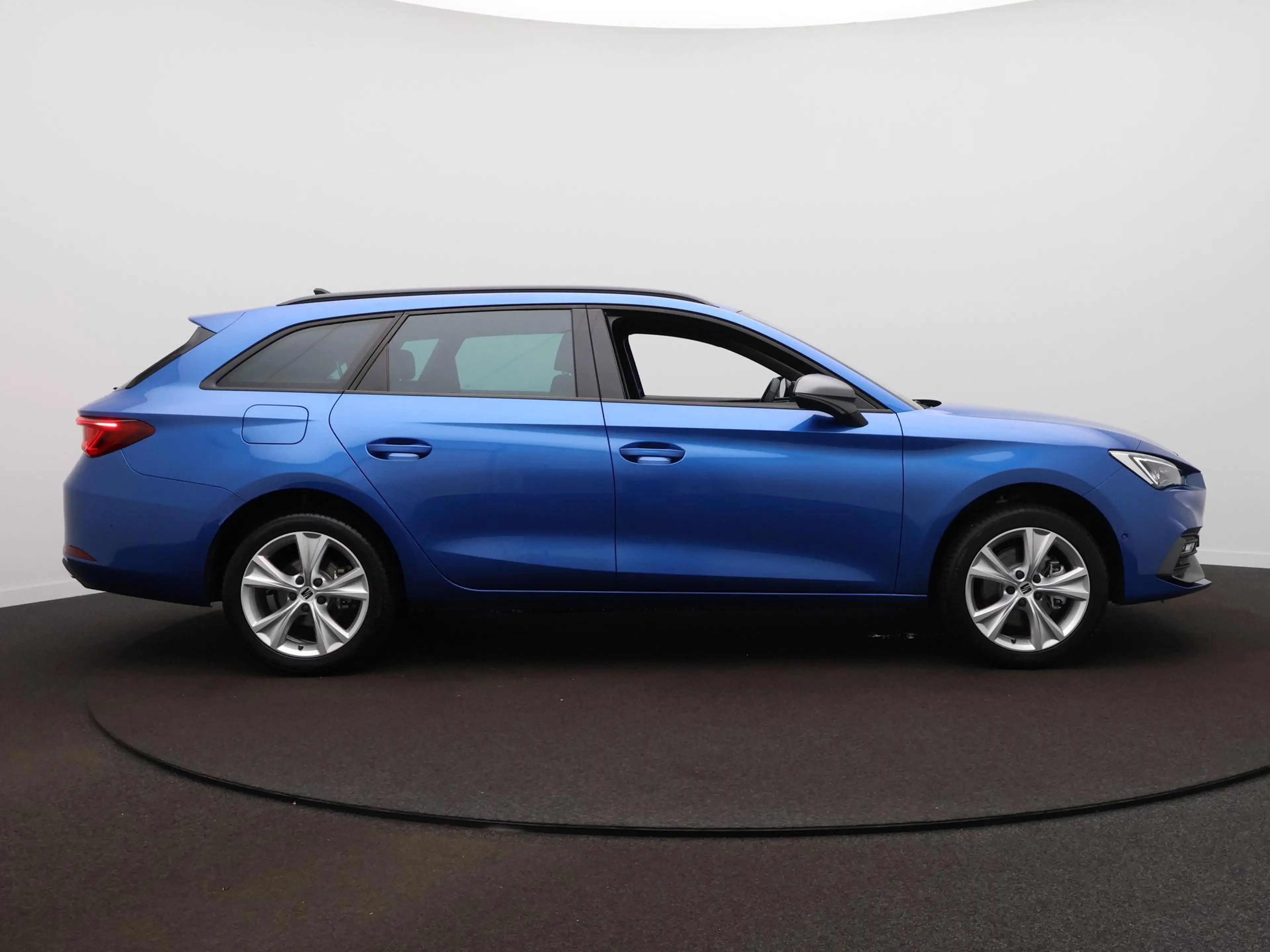 SEAT Leon e-Hybrid Sportstourer FR Business 1.5 TSI eHybrid 150 kW / — photo 4